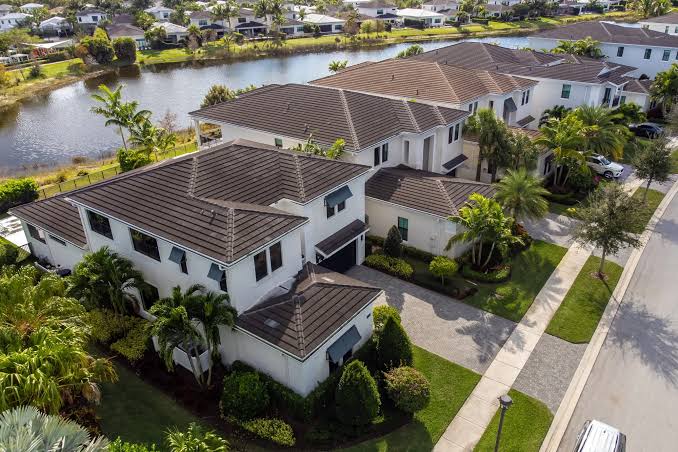 Aerial view of a Florida waterfront neighborhood
